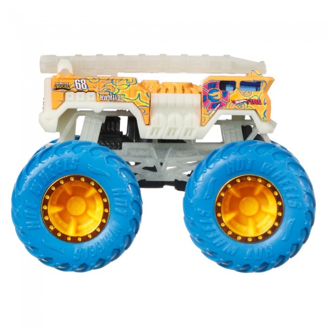 Базова машинка позашляховик Сяючі в темряві серії Monster Trucks Hot Wheels в ас HCB