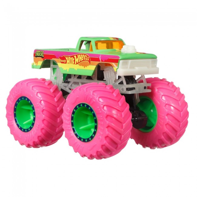 Базова машинка позашляховик Сяючі в темряві серії Monster Trucks Hot Wheels в ас HCB