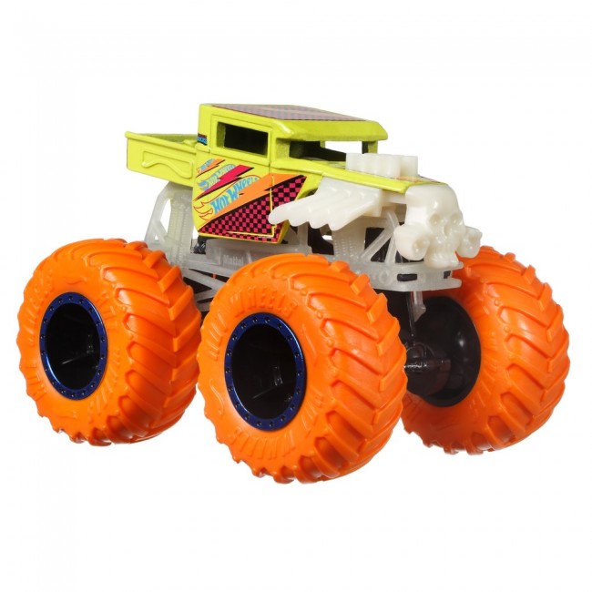 Базова машинка позашляховик Сяючі в темряві серії Monster Trucks Hot Wheels в ас HCB