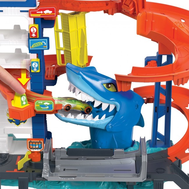 Ігровий набір Втеча від лютої акули Hot Wheels HDP06