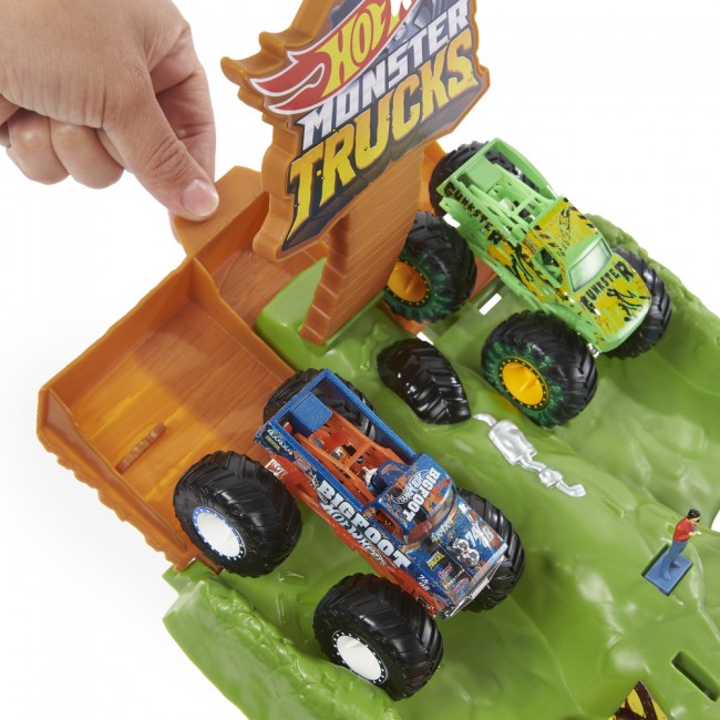 Ігровий набір Перегони титанів серії Monster Trucks Hot Wheels HGV