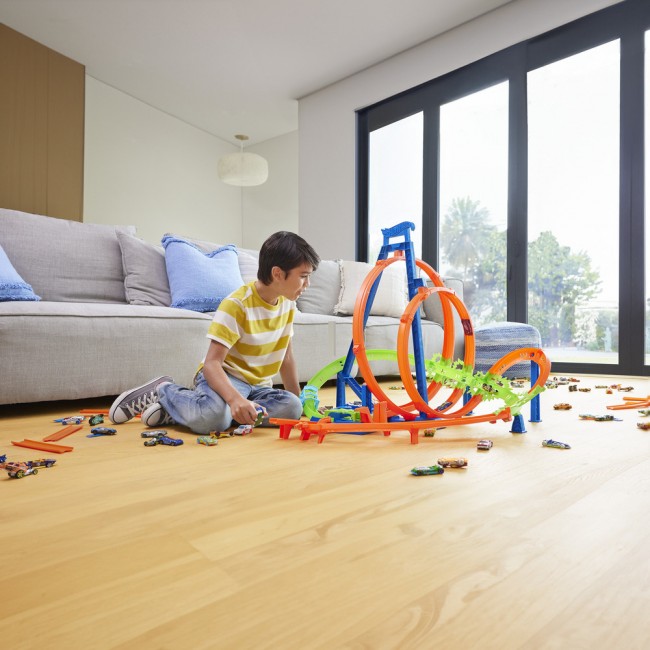 Трек Гігантська петля Шалені зіткнення Hot Wheels HNL