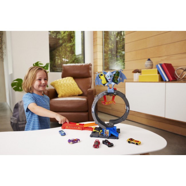 Ігровий набір Неймовірна атака кажана Hot Wheels HTN