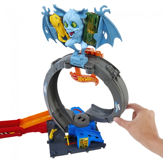 Ігровий набір Неймовірна атака кажана Hot Wheels HTN