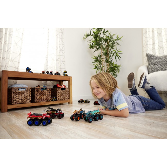 Машинка позашляховик Супер тягач серії Monster Trucks Hot Wheels в ас HWN