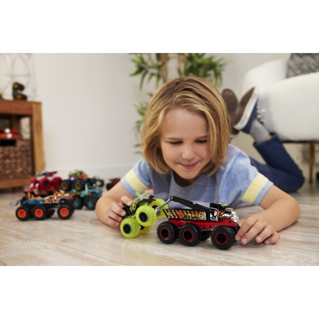 Машинка позашляховик Супер тягач серії Monster Trucks Hot Wheels в ас HWN